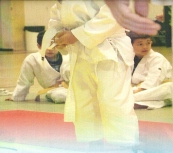 Nenos practicando judo