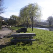 Mesas na beira do ro Anllns